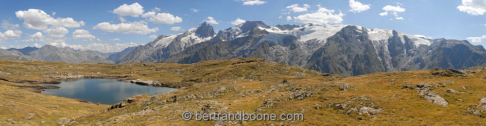 lac noir et massif de La Meije - hautes alpes - France